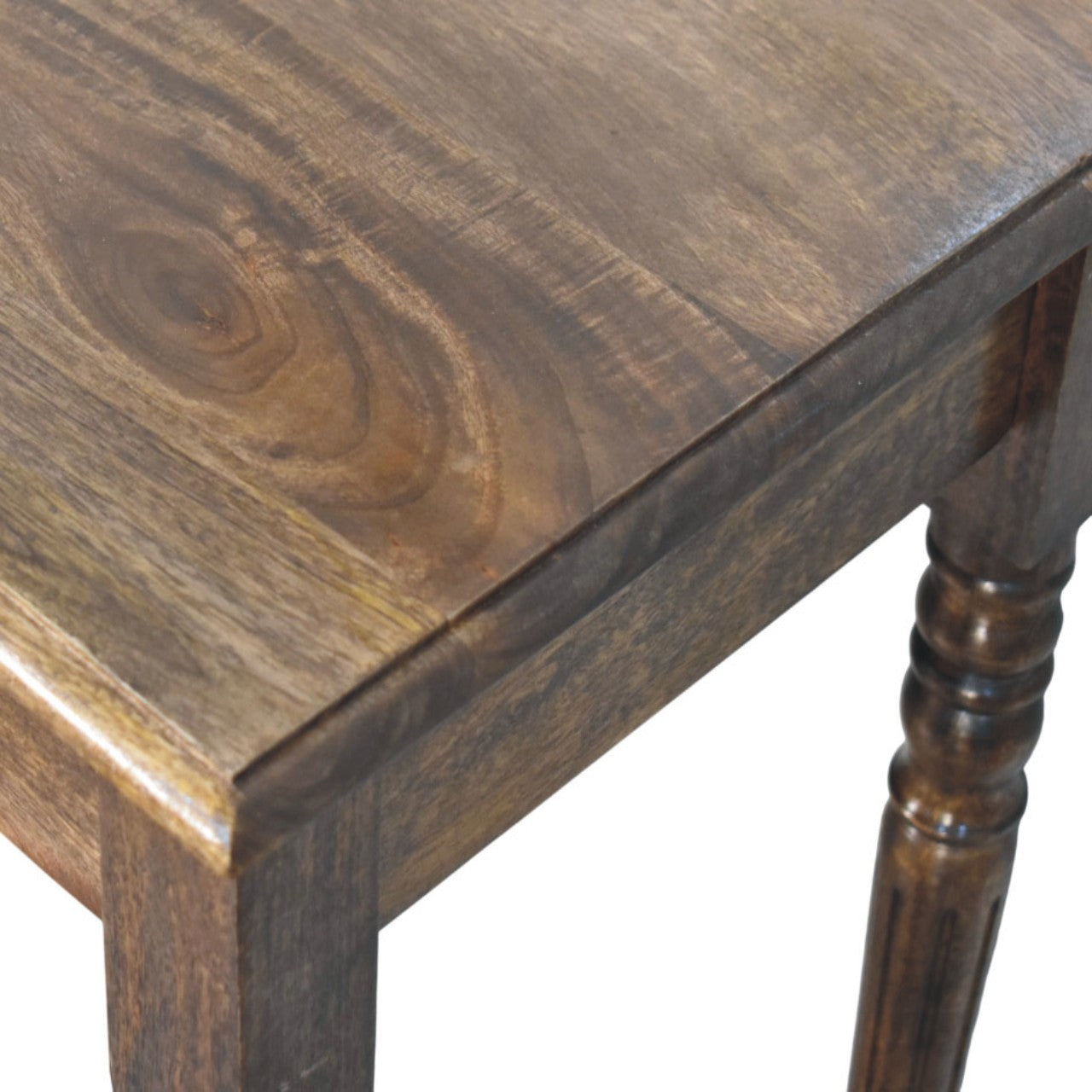 Turned-leg writing desk in solid mango wood, Classic Grey – close-up of wood grain, front right